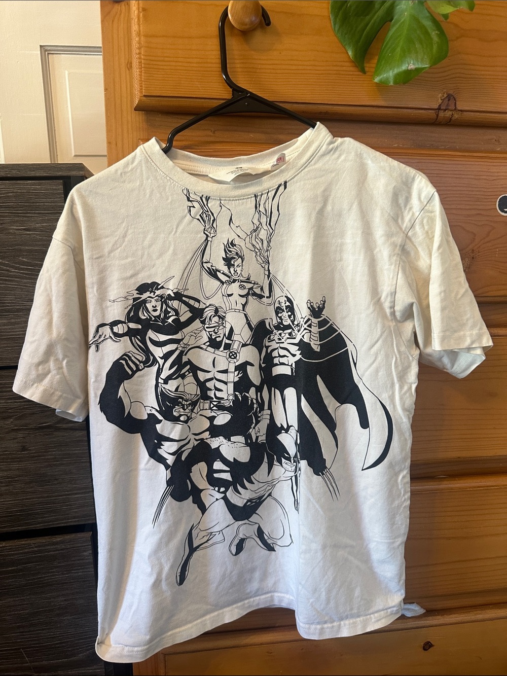 H&M White Short-Sleeve Tee with Marvel X-Men Black Superhero Ensemble Print